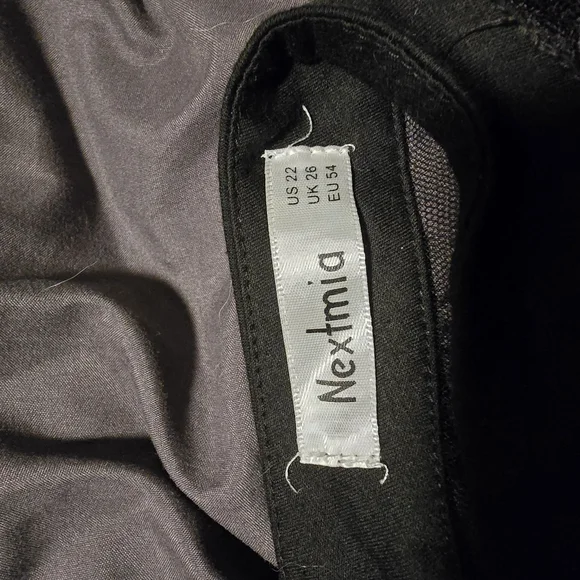 Elegant Black Lace Top - Picture 3 of 5